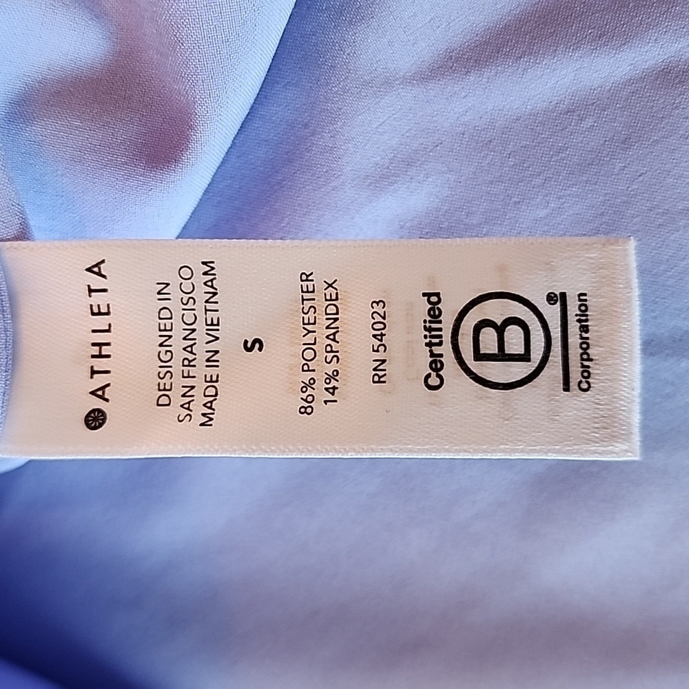 Athleta periwinkle Zephyr v-neck stretch short sleeve curved hem top S - Picture 11 of 13